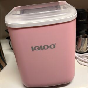 Igloo Pink Countertop Ice Maker